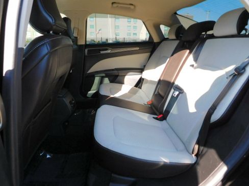 Used 2019 Ford Fusion SE image 23