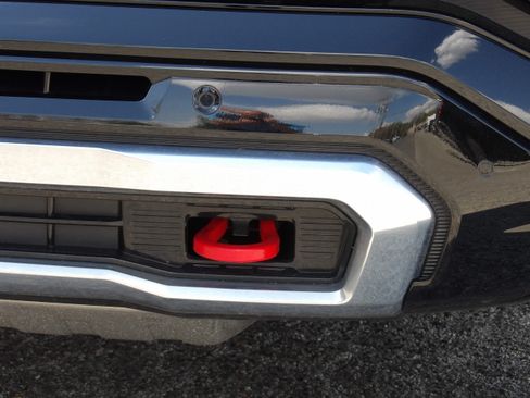 Used 2025 Chevrolet Suburban Z71 image 12