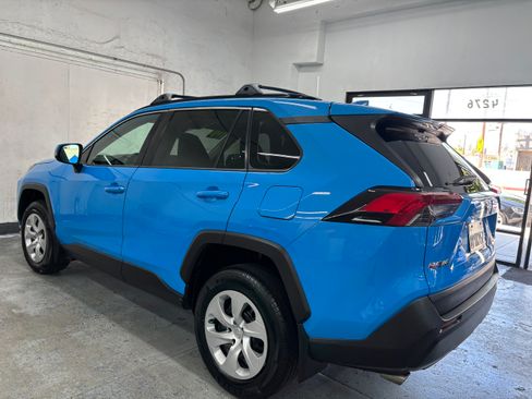 Used 2019 Toyota RAV4 LE image 4