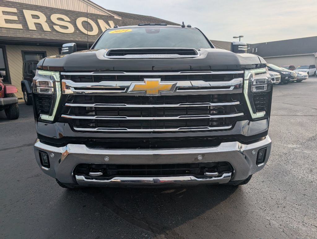 Used 2024 Chevrolet Silverado 2500 4x4 Crew Cab LTZ image 3