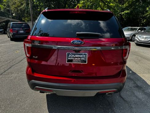Used 2017 Ford Explorer FWD XLT image 4