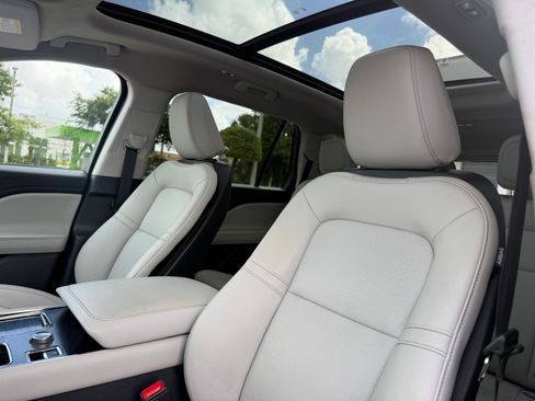 Used 2025 Lincoln Aviator 2WD Reserve image 6