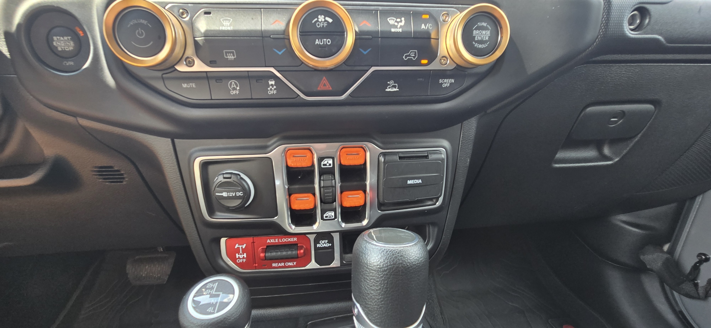 Used 2023 Jeep Gladiator Mojave AWD/4WD image 19