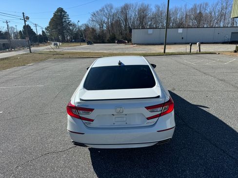 Used 2022 Honda Accord Sport image 8