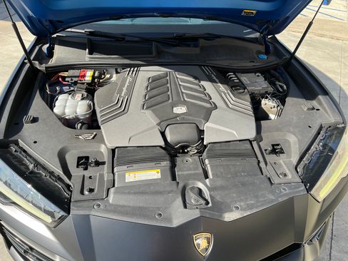 Used 2020 Lamborghini Urus image 10