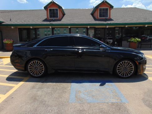 Used 2015 Lincoln MKZ image 10