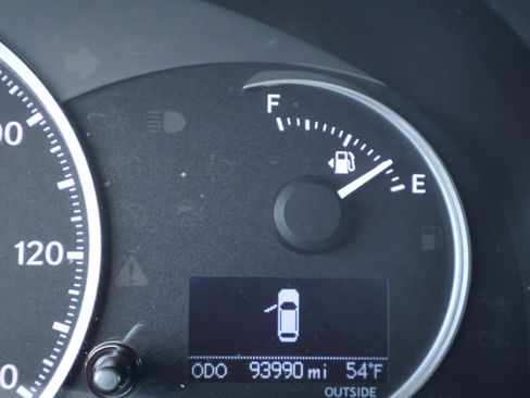 Used 2013 Lexus CT 200h image 24