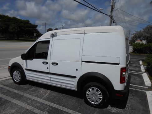 Used 2010 Ford Transit Connect XL image 3