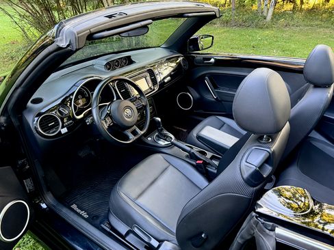 Used 2013 Volkswagen Beetle TDI Convertible FWD image 28