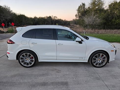 Used 2018 Porsche Cayenne GTS image 25