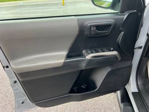 Used 2019 Toyota Tacoma 4x4 Double Cab SR5 image 21