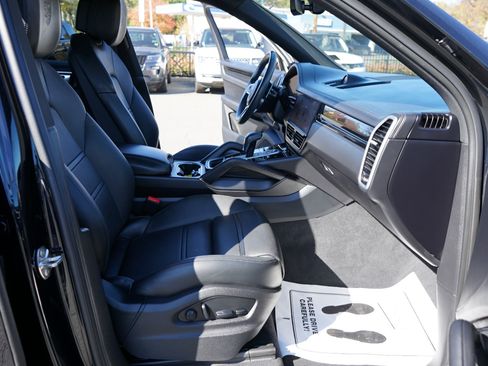 Used 2022 Porsche Cayenne image 15