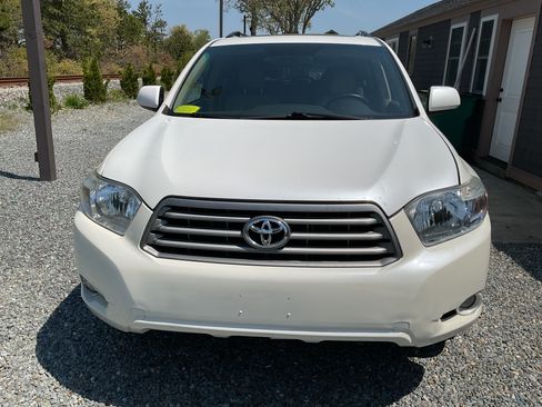 Used 2010 Toyota Highlander 4WD SE image 2