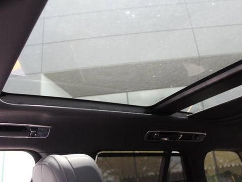 New 2025 Land Rover Range Rover SE image 19