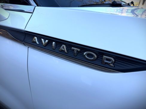 Used 2020 Lincoln Aviator Reserve image 11