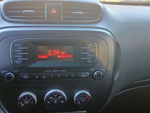 Used 2014 Kia Soul + image 19