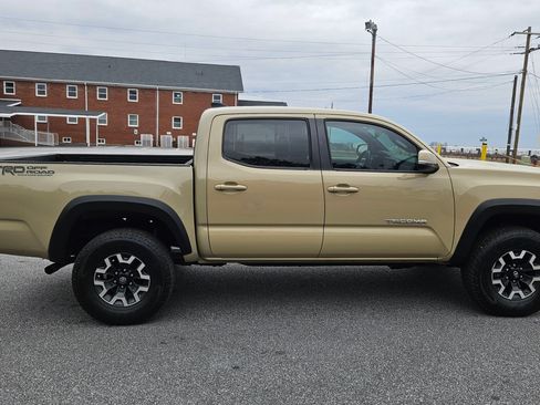 Used 2020 Toyota Tacoma image 5