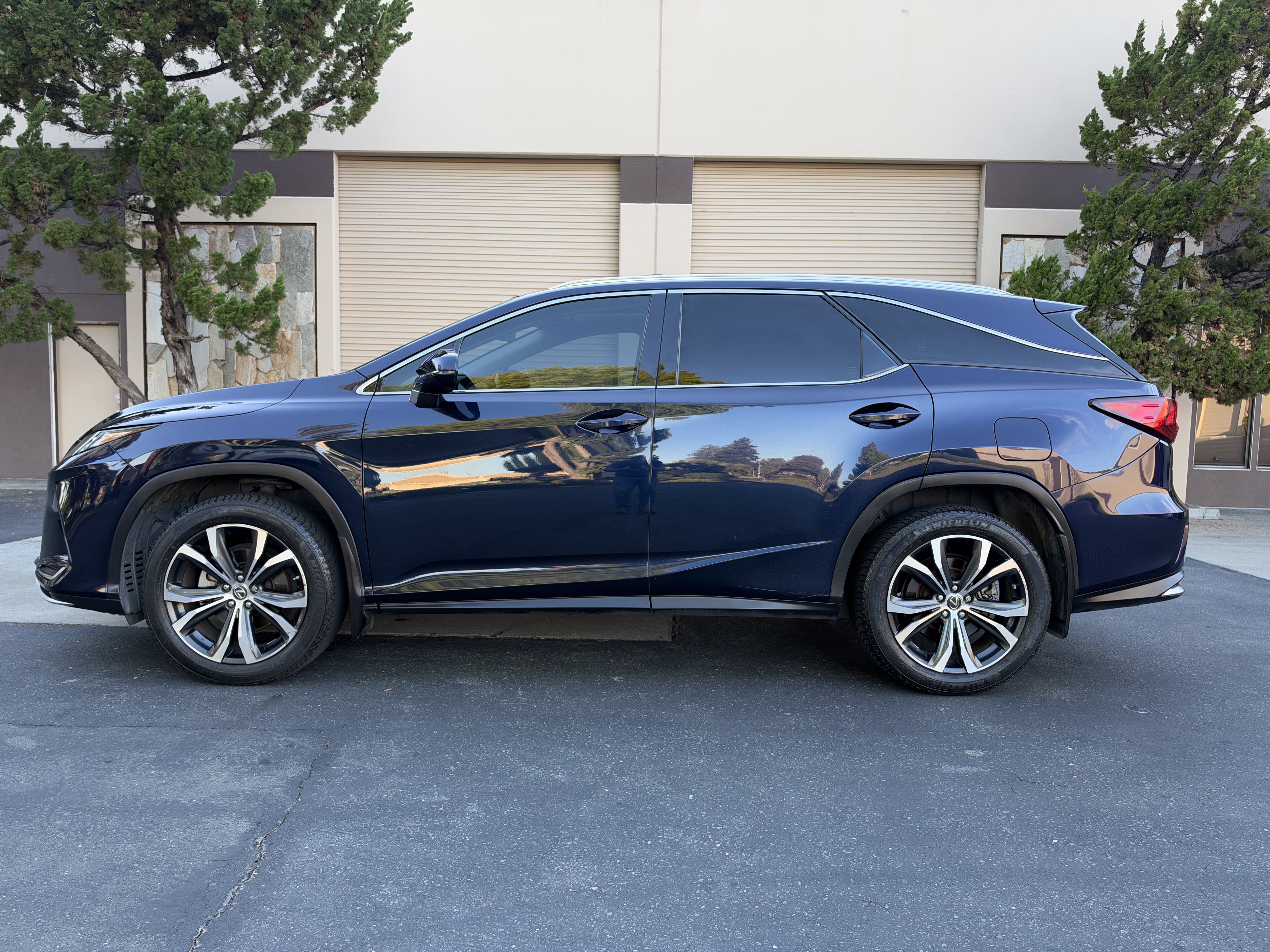 Used 2020 Lexus RX 350L FWD w/ Premium Package image 3