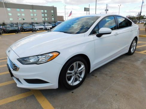 Used 2018 Ford Fusion SE image 4