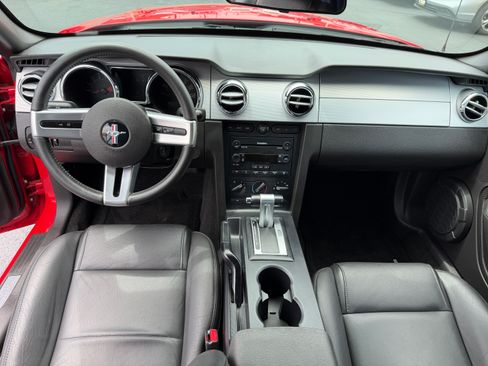 Used 2006 Ford Mustang Premium Convertible RWD image 11
