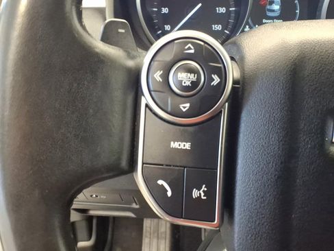 Used 2017 Land Rover Discovery HSE image 10