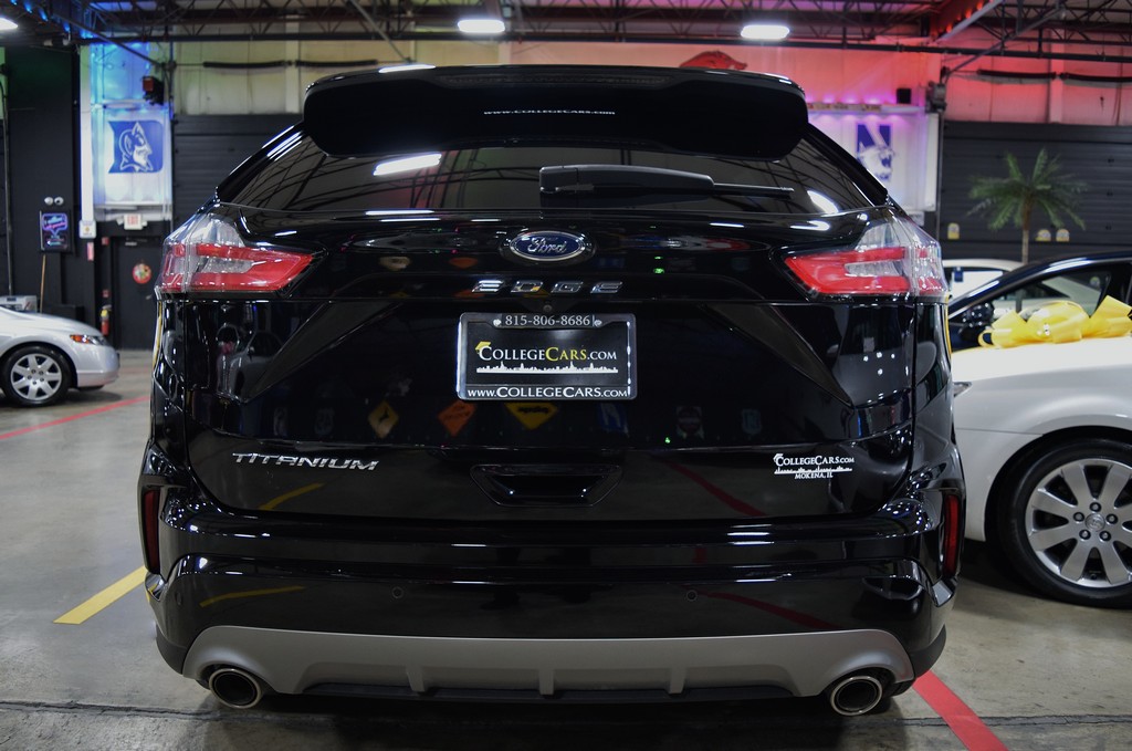 Used 2021 Ford Edge Titanium FWD image 9
