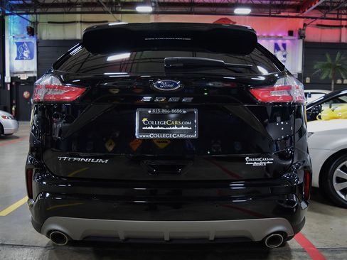 Used 2021 Ford Edge Titanium image 9