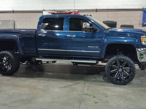 Used 2018 GMC Sierra 2500 SLT image 4