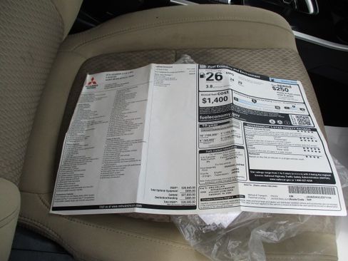 Used 2018 Mitsubishi Outlander 4WD SE image 25