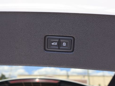 Used 2023 Audi Q8 Premium Plus image 38