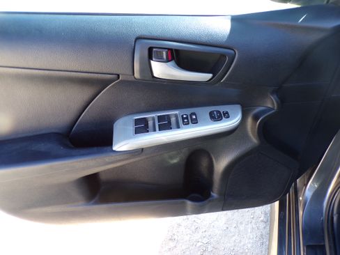 Used 2013 Toyota Camry SE image 10