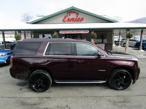 Used 2017 GMC Yukon SLT image 1