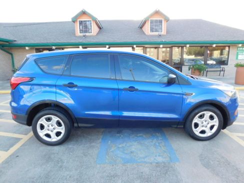 Used 2019 Ford Escape S image 10
