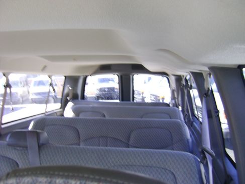Used 2005 Chevrolet Express 3500 Extended Passenger RWD image 14