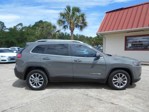 Used 2020 Jeep Cherokee FWD Latitude Plus image 2