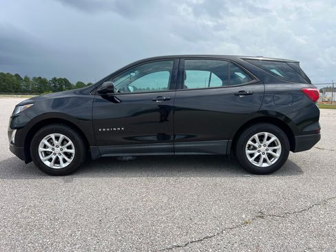 Used 2018 Chevrolet Equinox LS Sport Utility 4D FWD image 4
