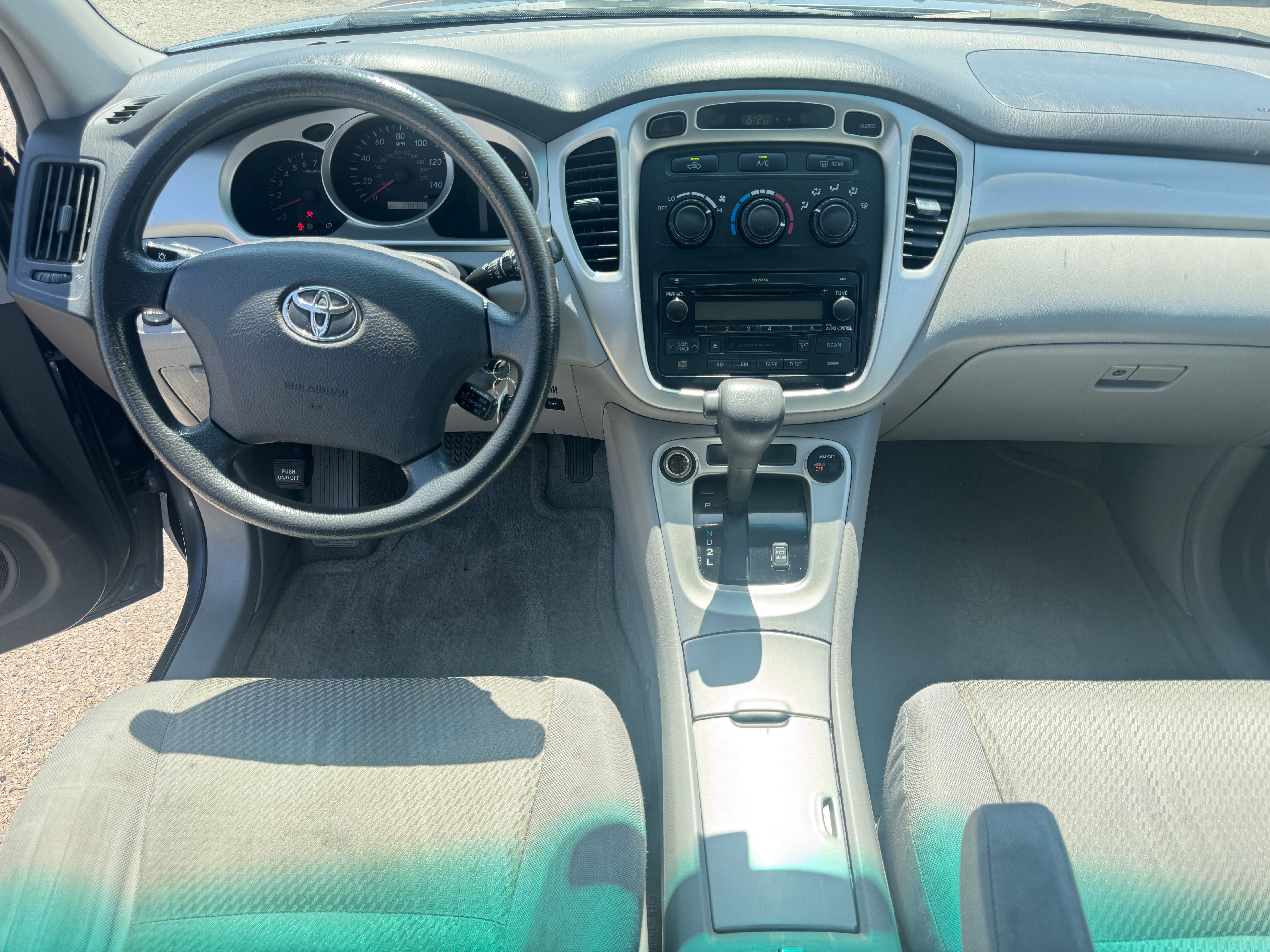 Used 2004 Toyota Highlander w/ 3rd Row FWD image 24