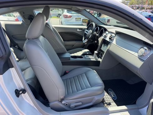Used 2006 Ford Mustang GT Premium RWD image 16