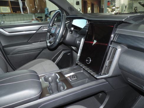 Used 2025 GMC Acadia Elevation image 21