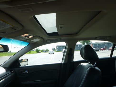 Used 2011 Ford Fusion SEL V6 FWD image 16