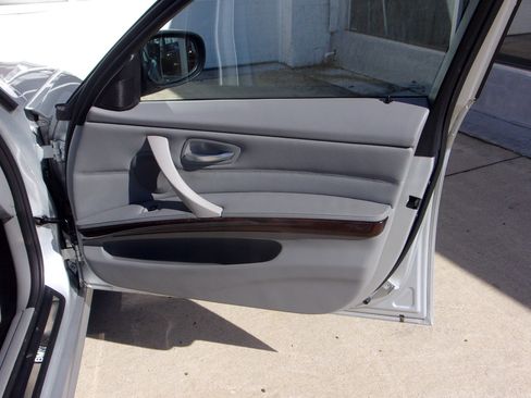 Used 2011 BMW 328i image 26