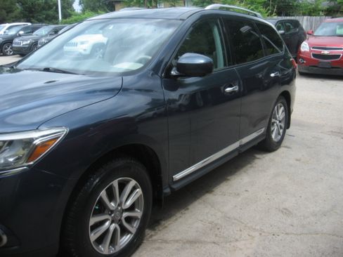 Used 2015 Nissan Pathfinder 4WD image 1