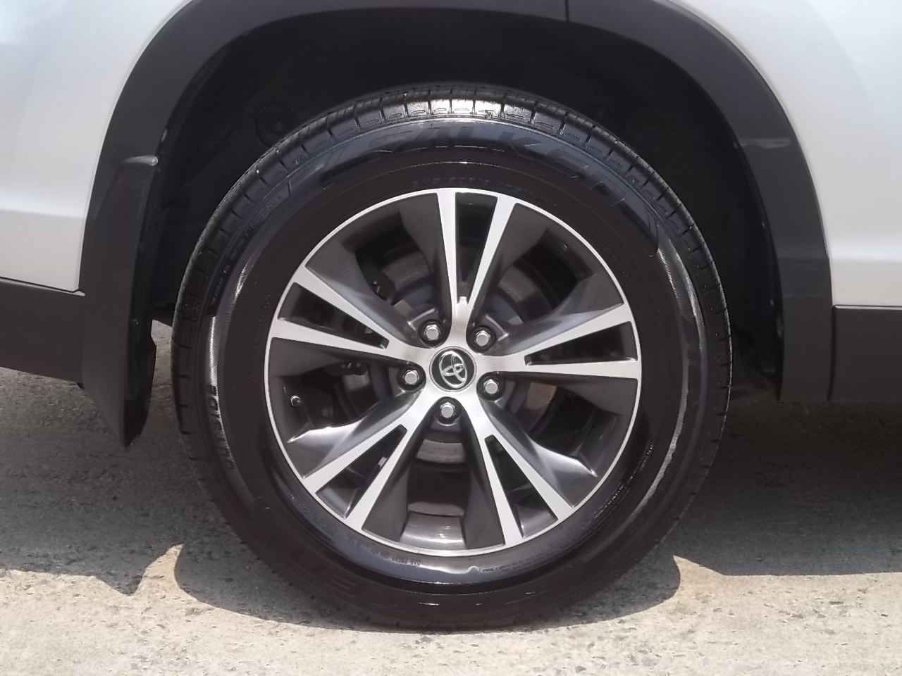 Used 2019 Toyota Highlander AWD V6 image 16