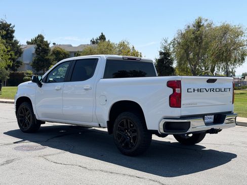 Used 2021 Chevrolet Silverado 1500 2WD Crew Cab LT image 3