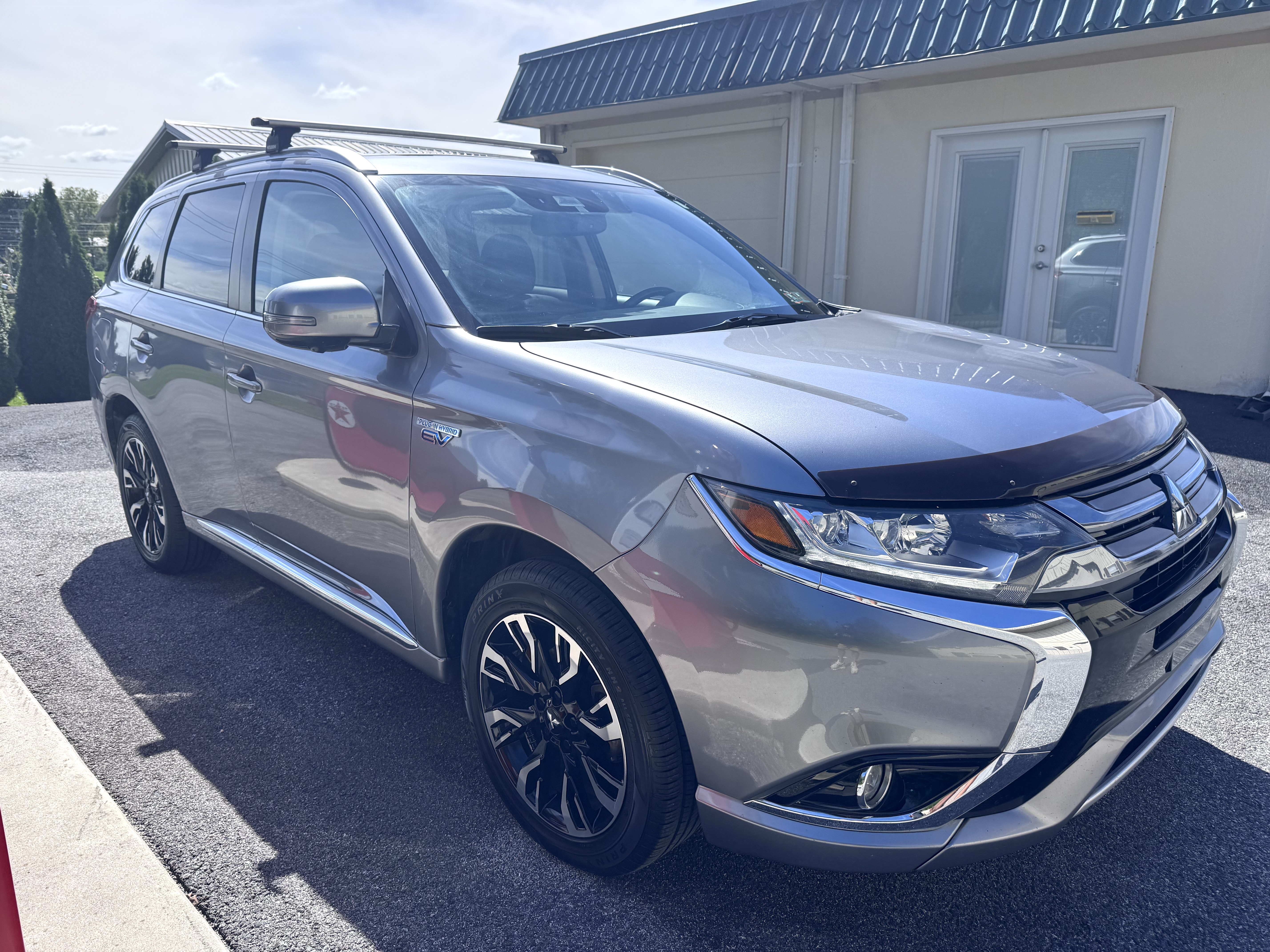 Used 2018 Mitsubishi Outlander 4WD Plug-In Hybrid image 4