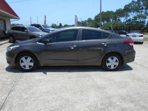 Used 2018 Kia Forte LX Sedan FWD image 4