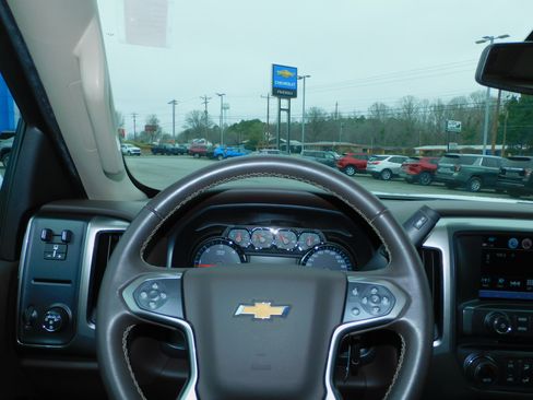 Used 2018 Chevrolet Silverado 1500 LT image 2