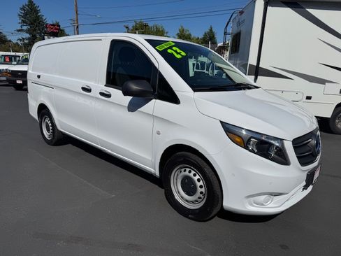 Used 2023 Mercedes-Benz Metris image 1