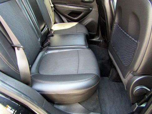 Used 2019 Chevrolet Trax AWD LT w/ 1LT image 18