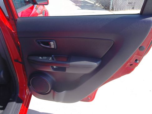 Used 2011 Kia Soul + image 12